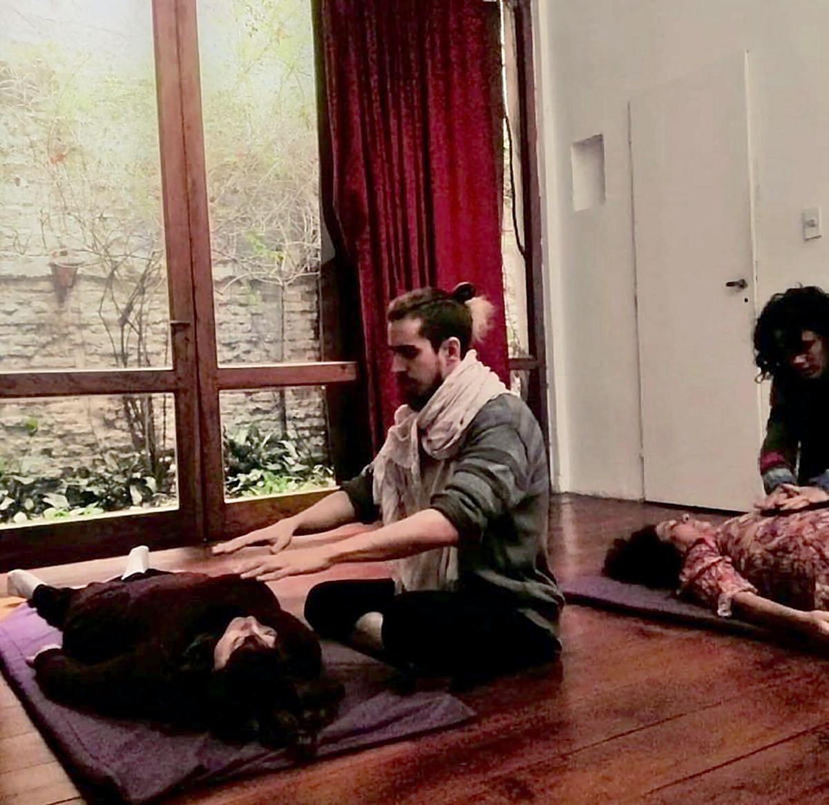 Sesión de Reiki durante un curso